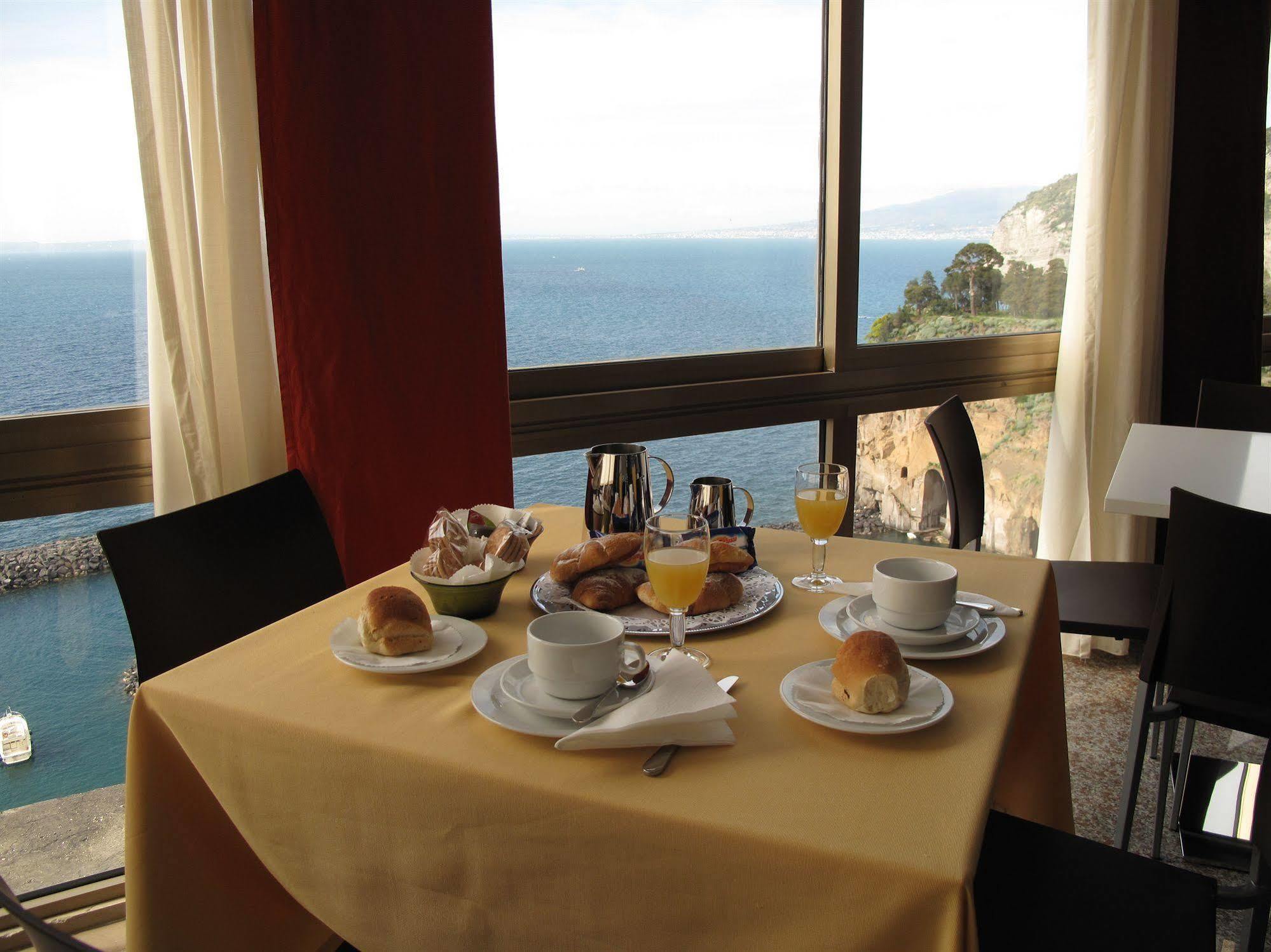 Hotel Cosmomare 3*